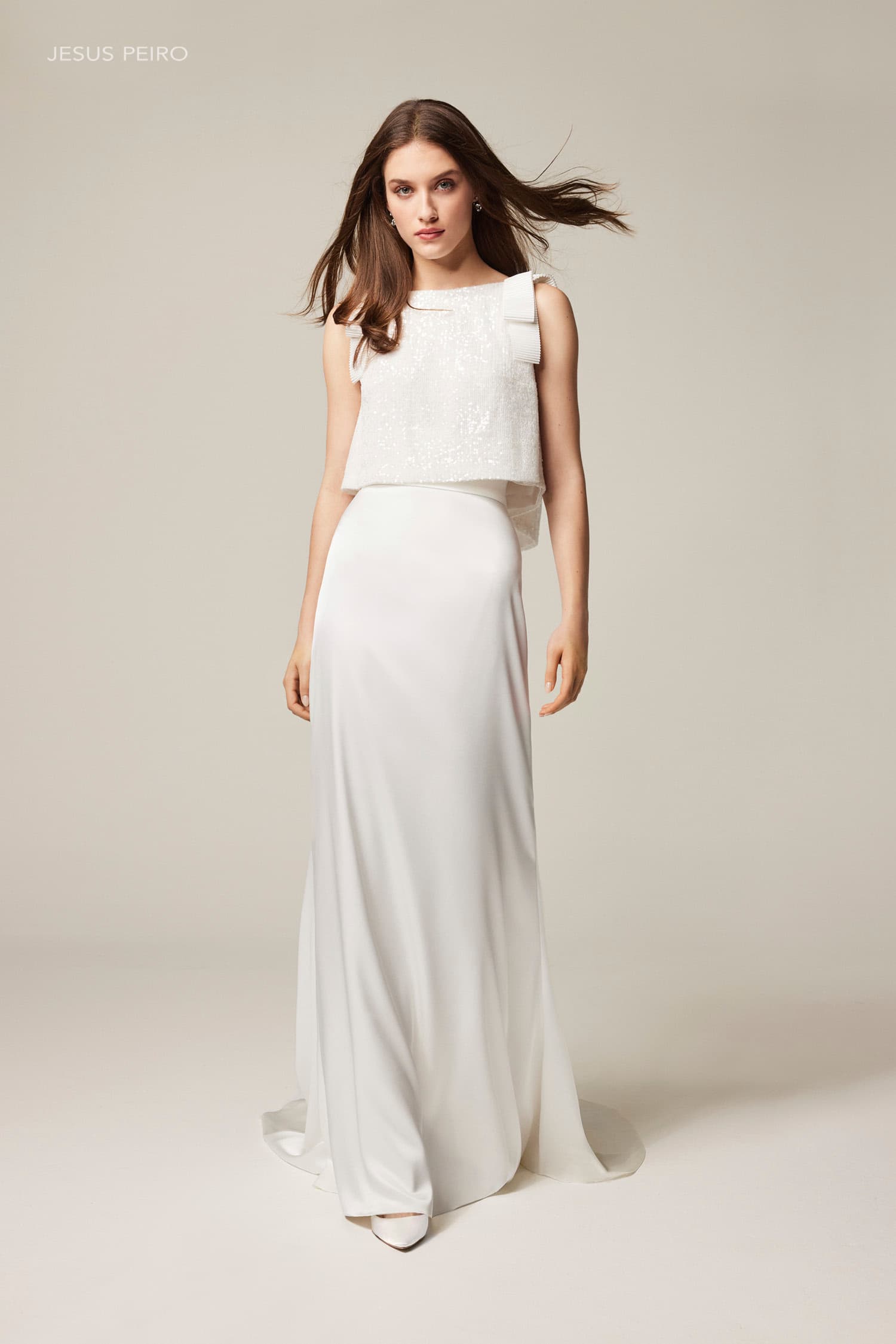 tweedelige trouwjurk. Chique glittertop met pailletten en een aansluitende satijnen rok 