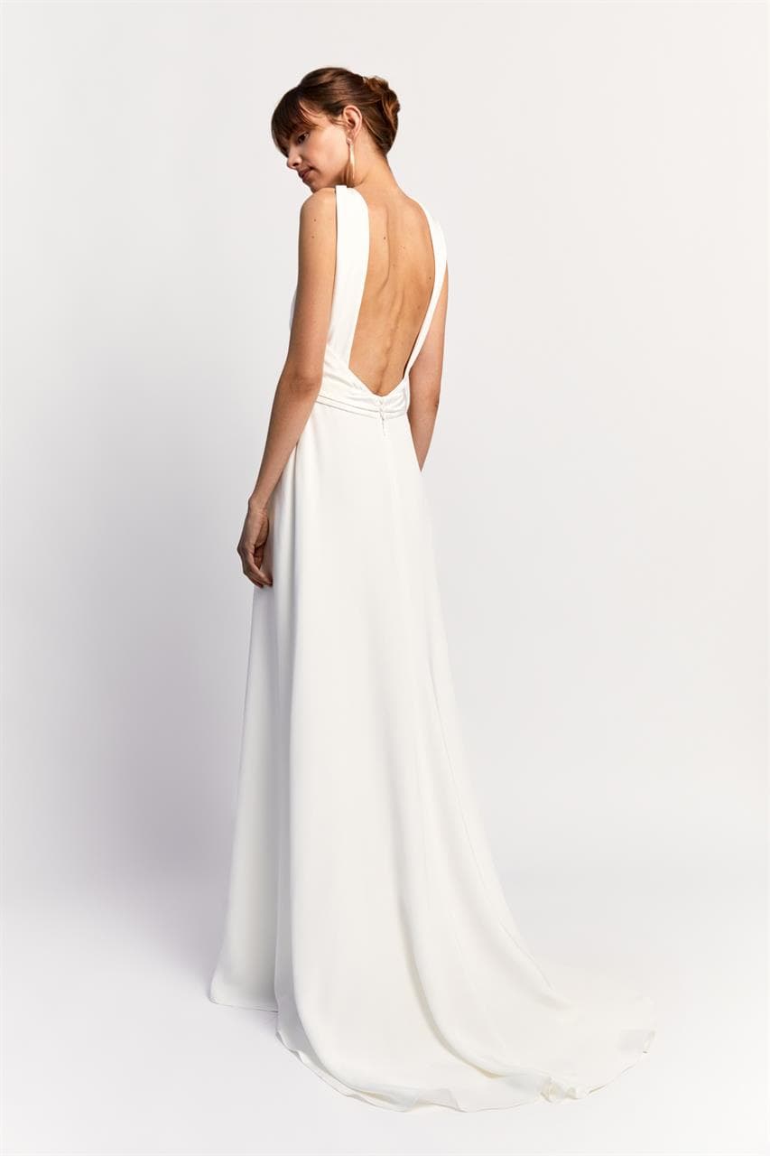 chique en moderne trouwjurk van puur zijden met halter halslijn en open rug