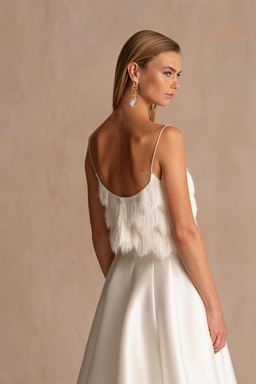 top en rok bruidslook met franjes en spaghettibandjes